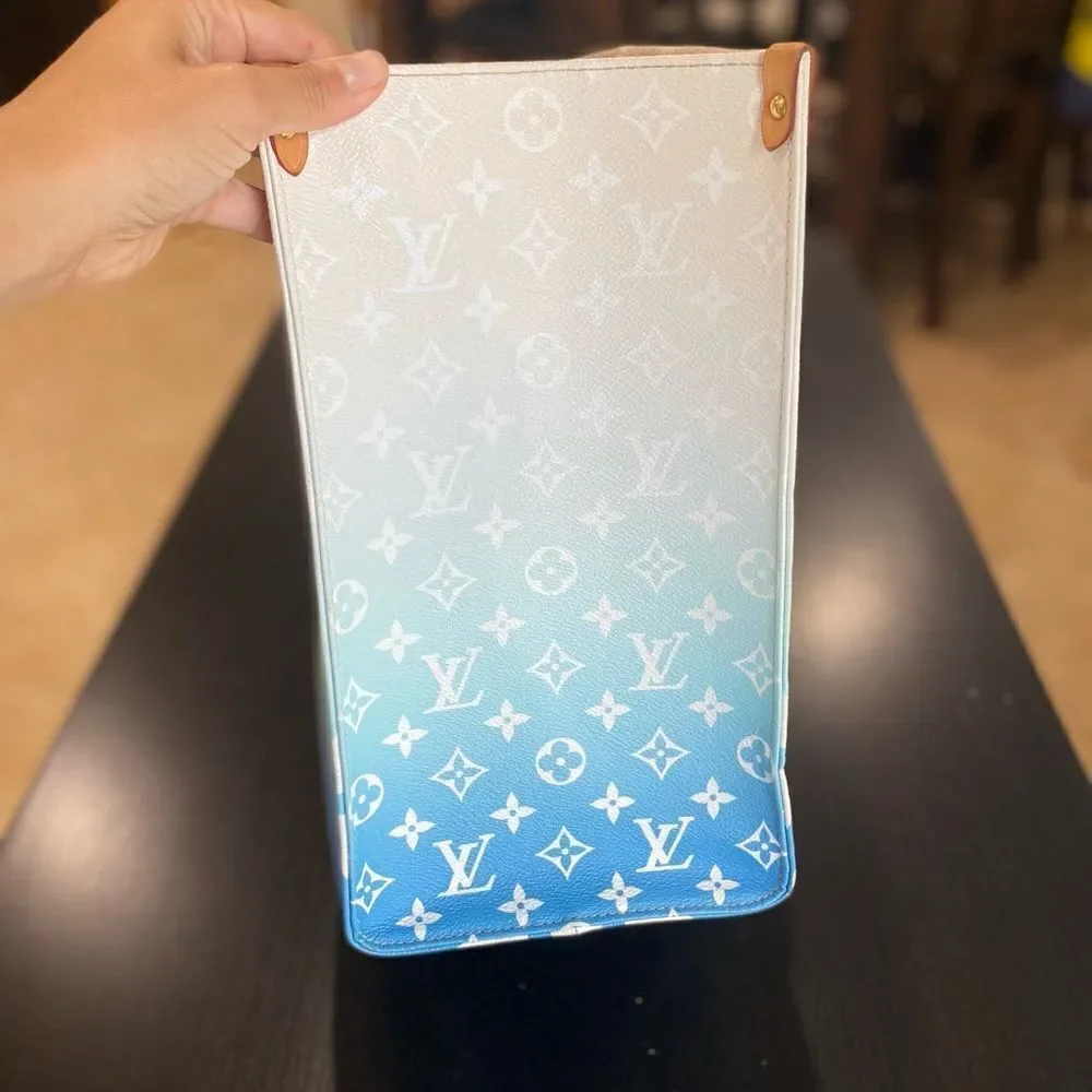 LOUIS VUITTON Monogram Giant By The Pool Onthego GM Blue